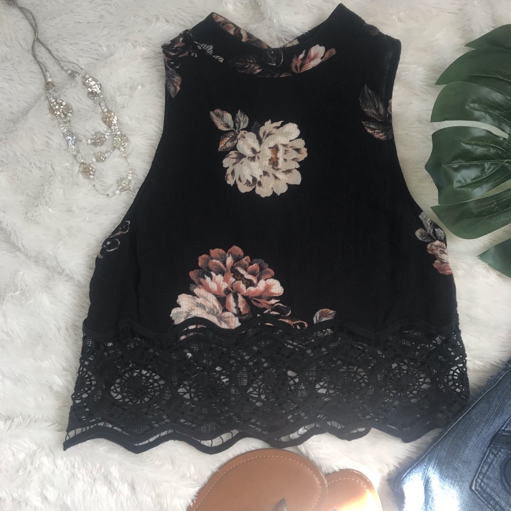 Kendall & Kylie crop top